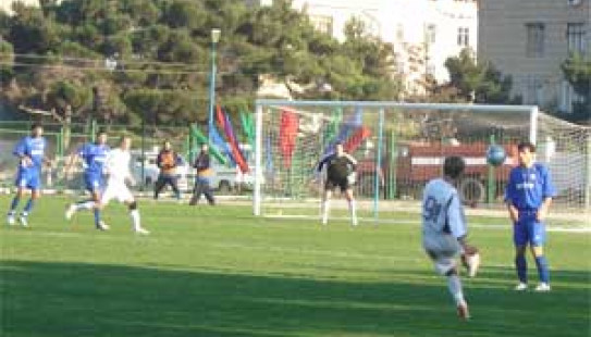 QƏLƏBƏYƏ LAYİQ OYUN, QOLSUZ HEÇ-HEÇƏ . . .