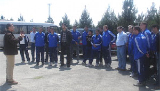 MATÇ ÖNCƏSİ: DƏNİZ SAHİLİNDƏ İSTİRAHƏT . . .