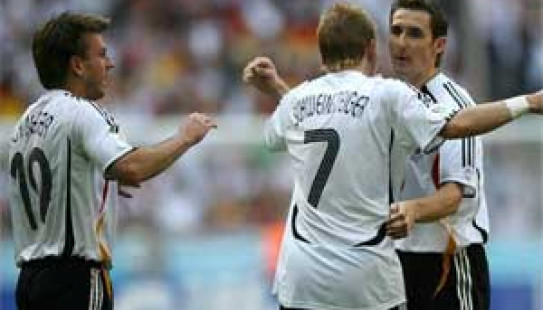 DÇ, İLK OYUN GÜNÜ: EKVADOR POLŞAYA DƏRS KEÇDİ...