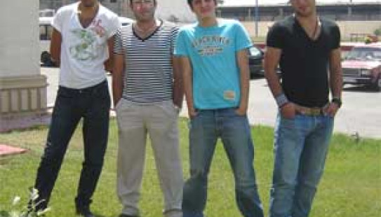 FANATLAR KOMANDASINA QOVUŞDU...