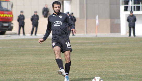 Eyni tarix, eyni meydan, eyni qapıçı: Təsadüf yoxsa...