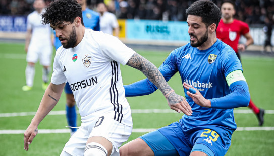 Yevlaxda 1 qollu oyun